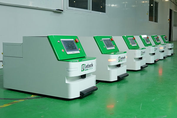 robot agv keo hang cho nha may san xuat bao bi